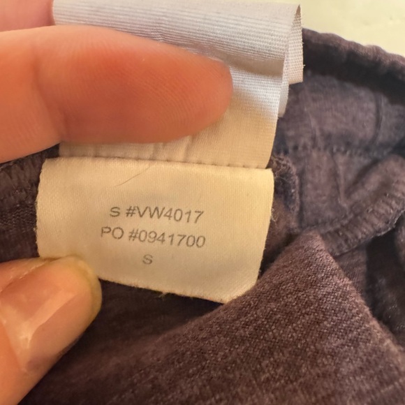 Vouri Women’s small capris - Picture 2 of 3